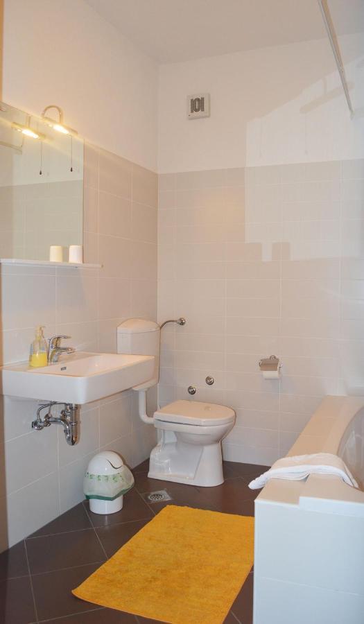 Apartments with a parking space Makarska - 11361 Bagian luar foto