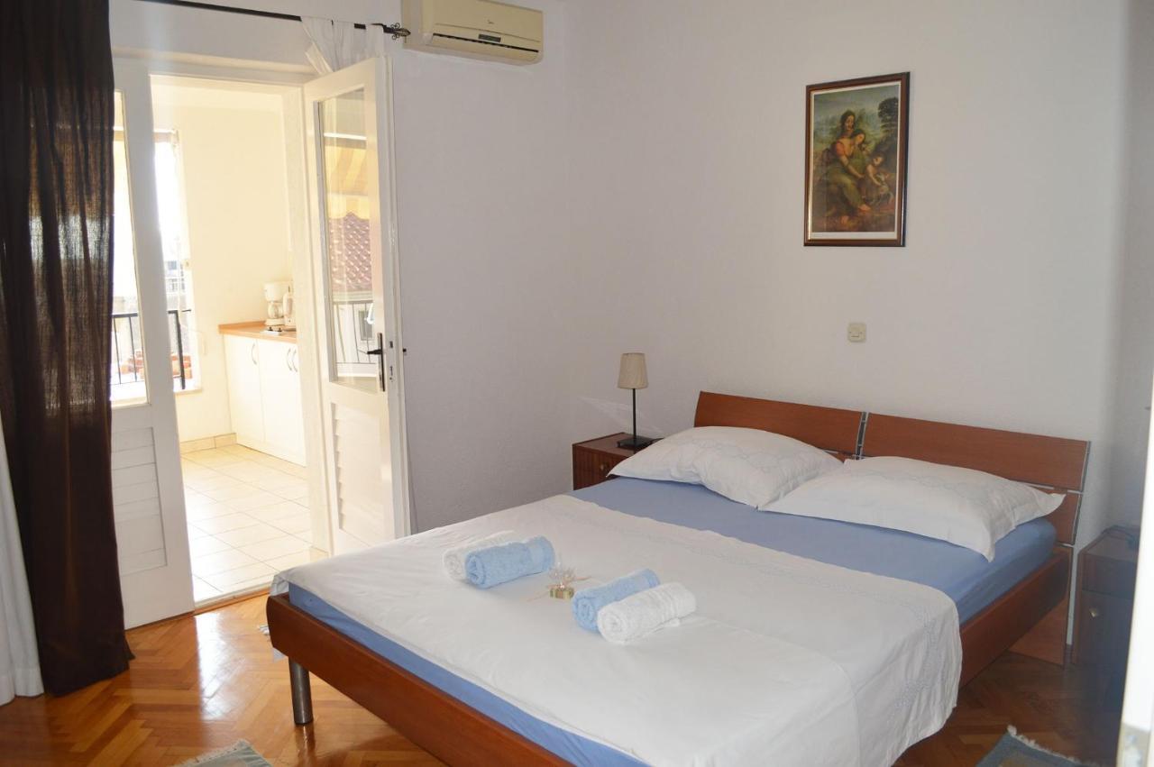 Apartments with a parking space Makarska - 11361 Bagian luar foto